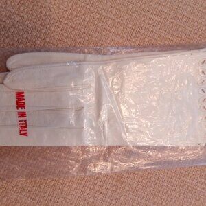 NWT Cream Italian leather glove